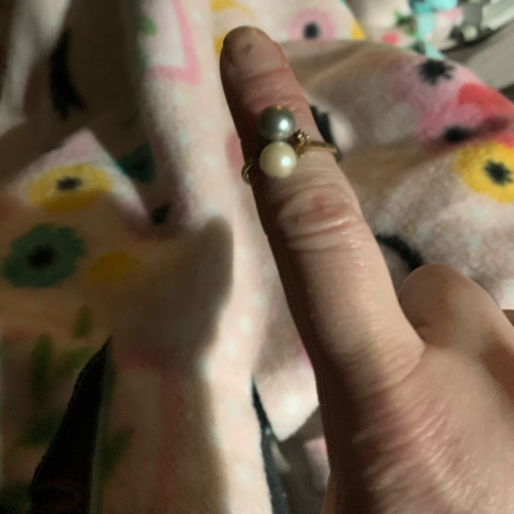 Black and white pearl ring size 7 with real fresh water pearls
